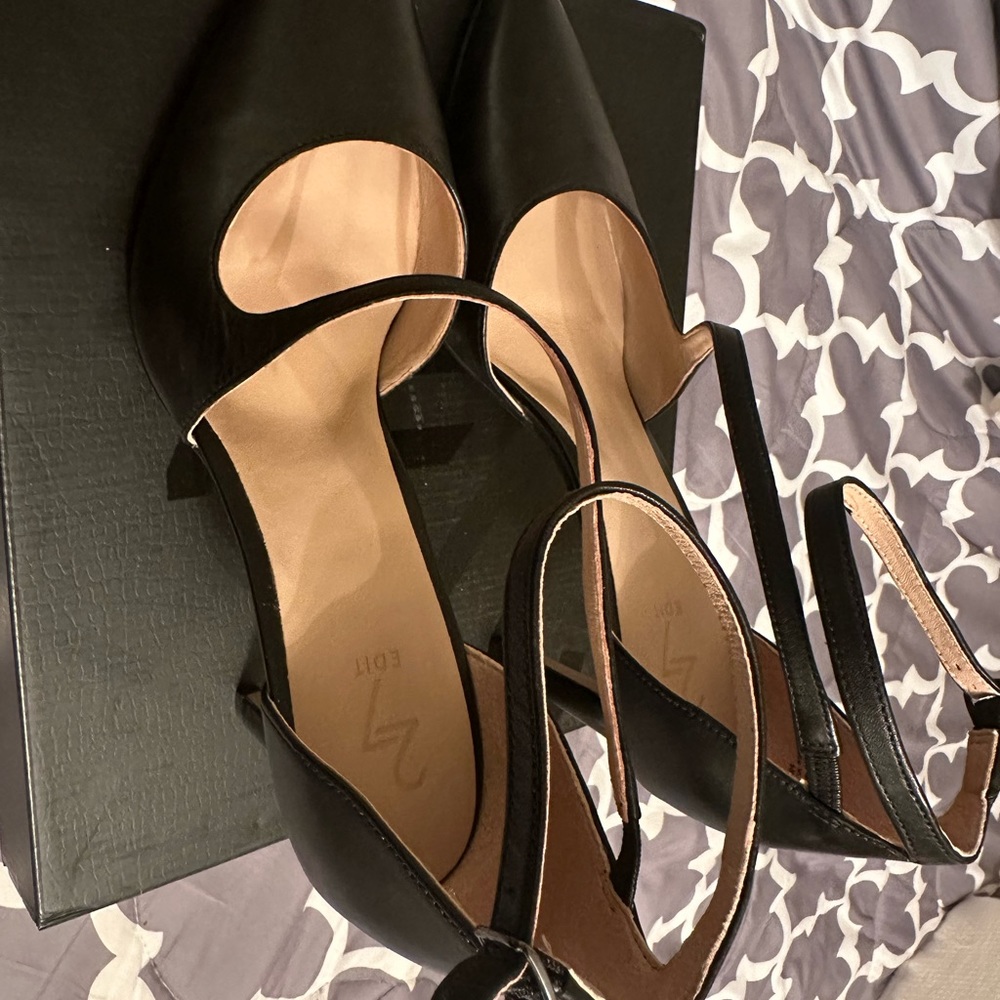 Naturalizer Heels - Picture 2 of 7